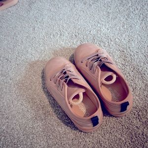 Girls Oshkosh Shoes size 8 never used